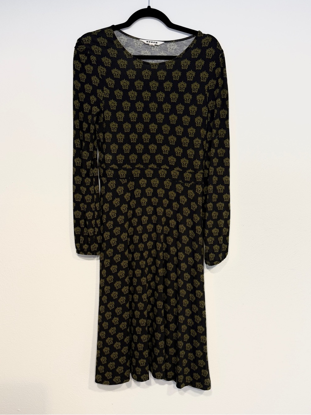 Boden Jersey Knit Black Dress with Gold Floral Motif Long Sleeve Size 8P